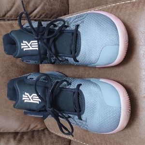 Grey/Pink 9 1/2 Nike Kyrie Irvings